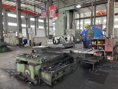 Boring and milling machine