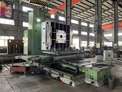 Boring and milling machine